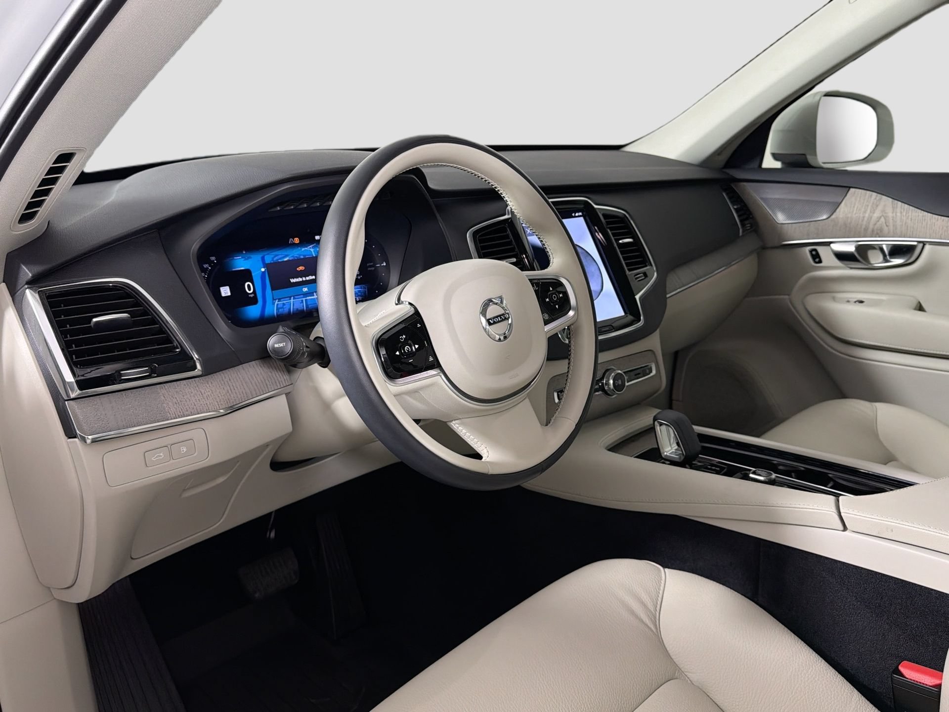 Certified 2025 Volvo XC90 T8 Plus w/ Protection Package Premier AWD/4WD image 10