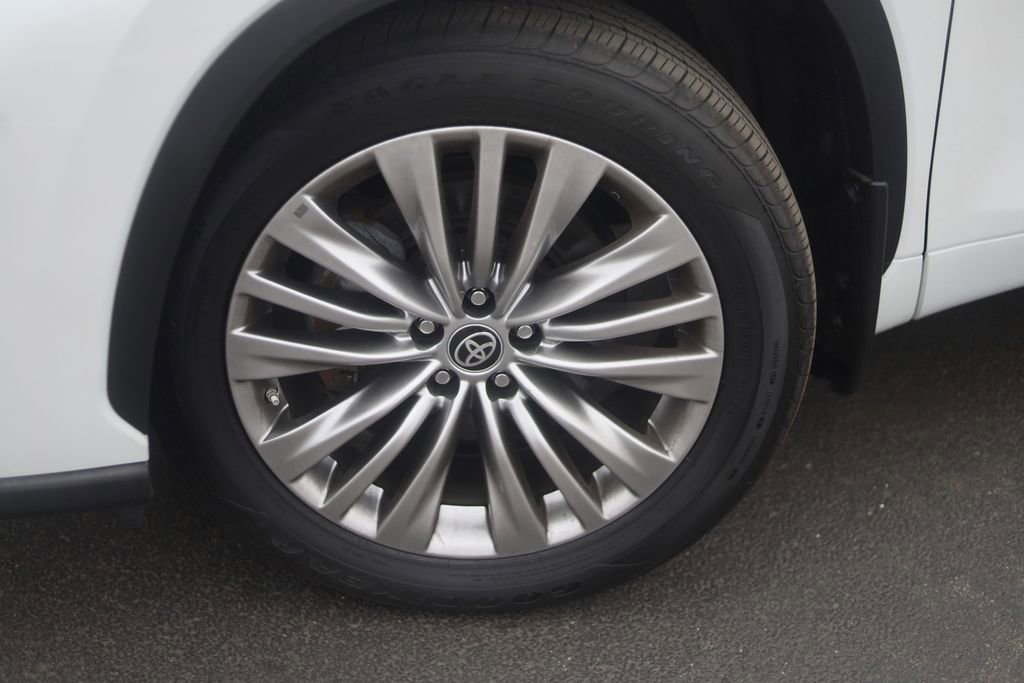 Used 2024 Toyota Highlander Platinum AWD/4WD image 33