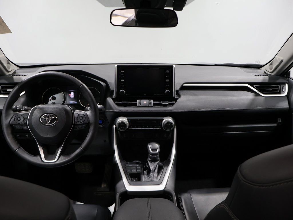 Used 2021 Toyota RAV4 XLE Premium image 18