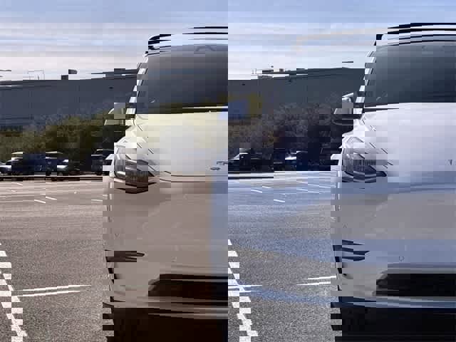 Used 2021 Tesla Model Y Long Range image 10