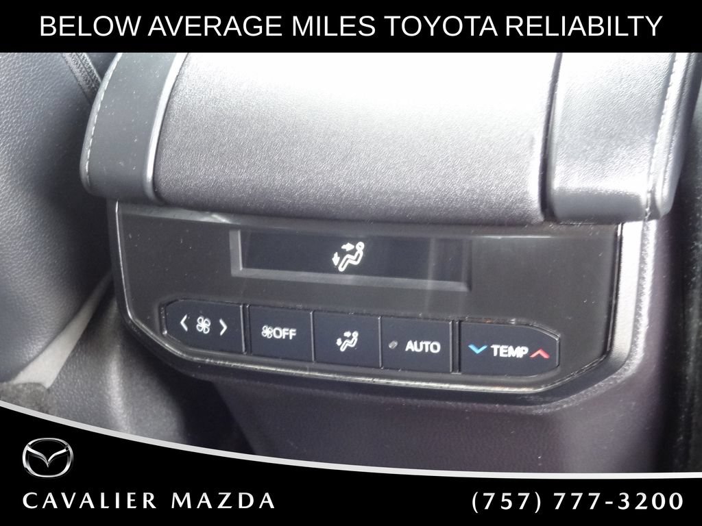 Used 2023 Toyota Highlander XLE AWD/4WD image 21