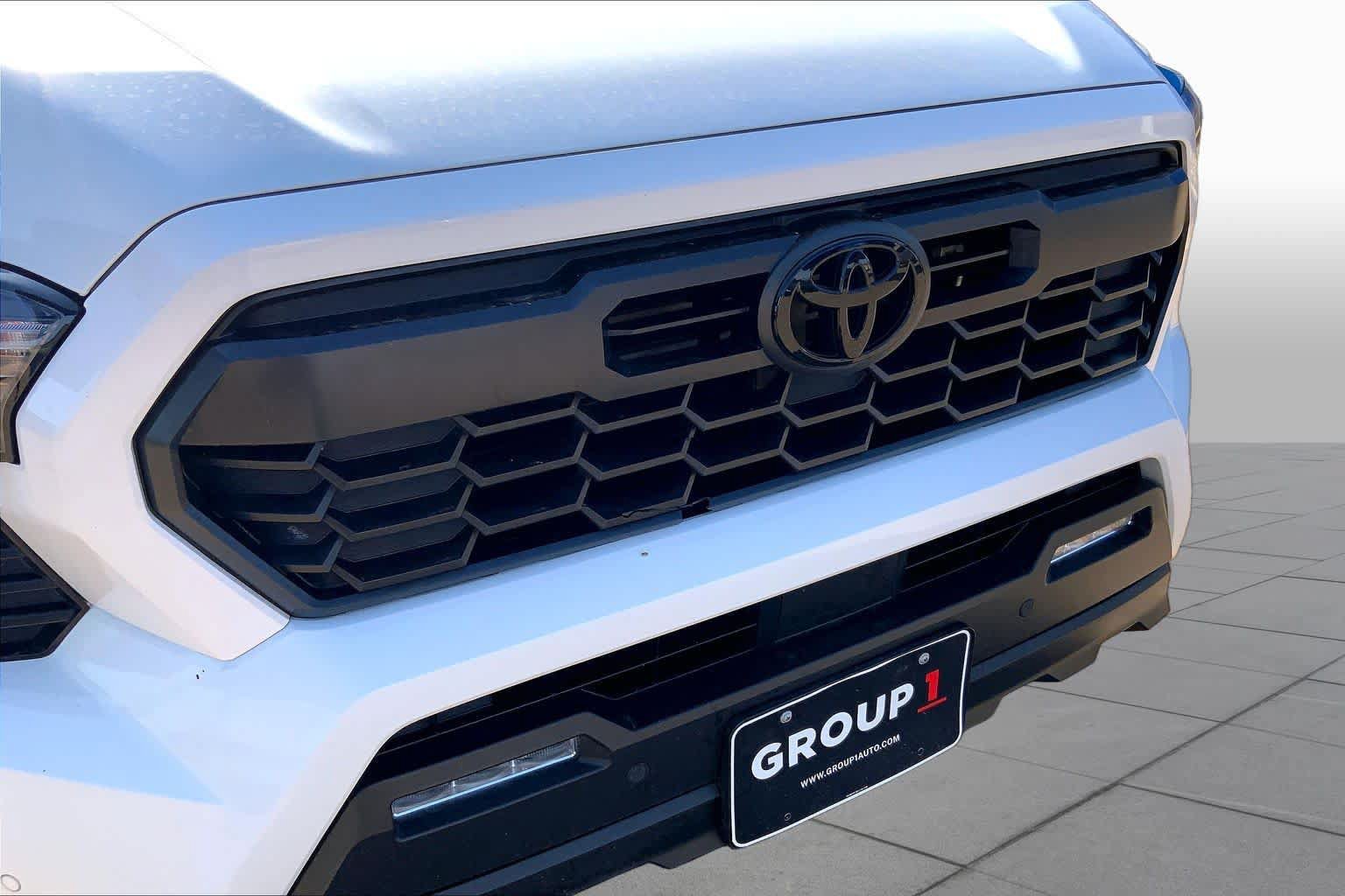 Used 2025 Toyota Tacoma TRD Off-Road w/ TRD Off Road Upgrade Package AWD/4WD image 30