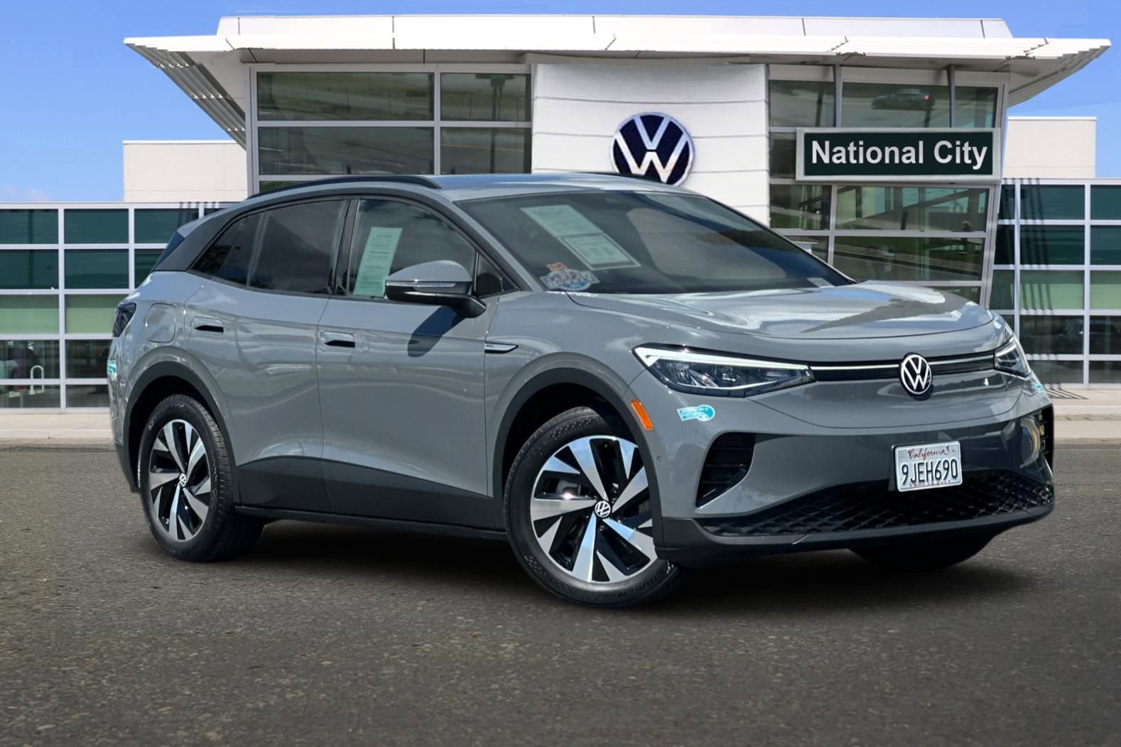 Used 2023 Volkswagen ID.4 Pro image 2