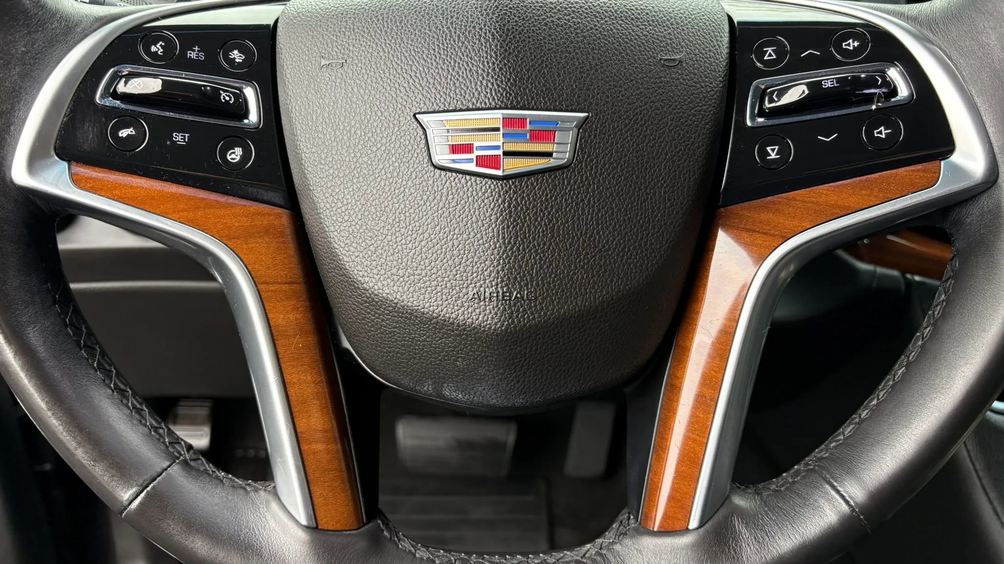 Used 2017 Cadillac Escalade ESV Luxury AWD/4WD image 18