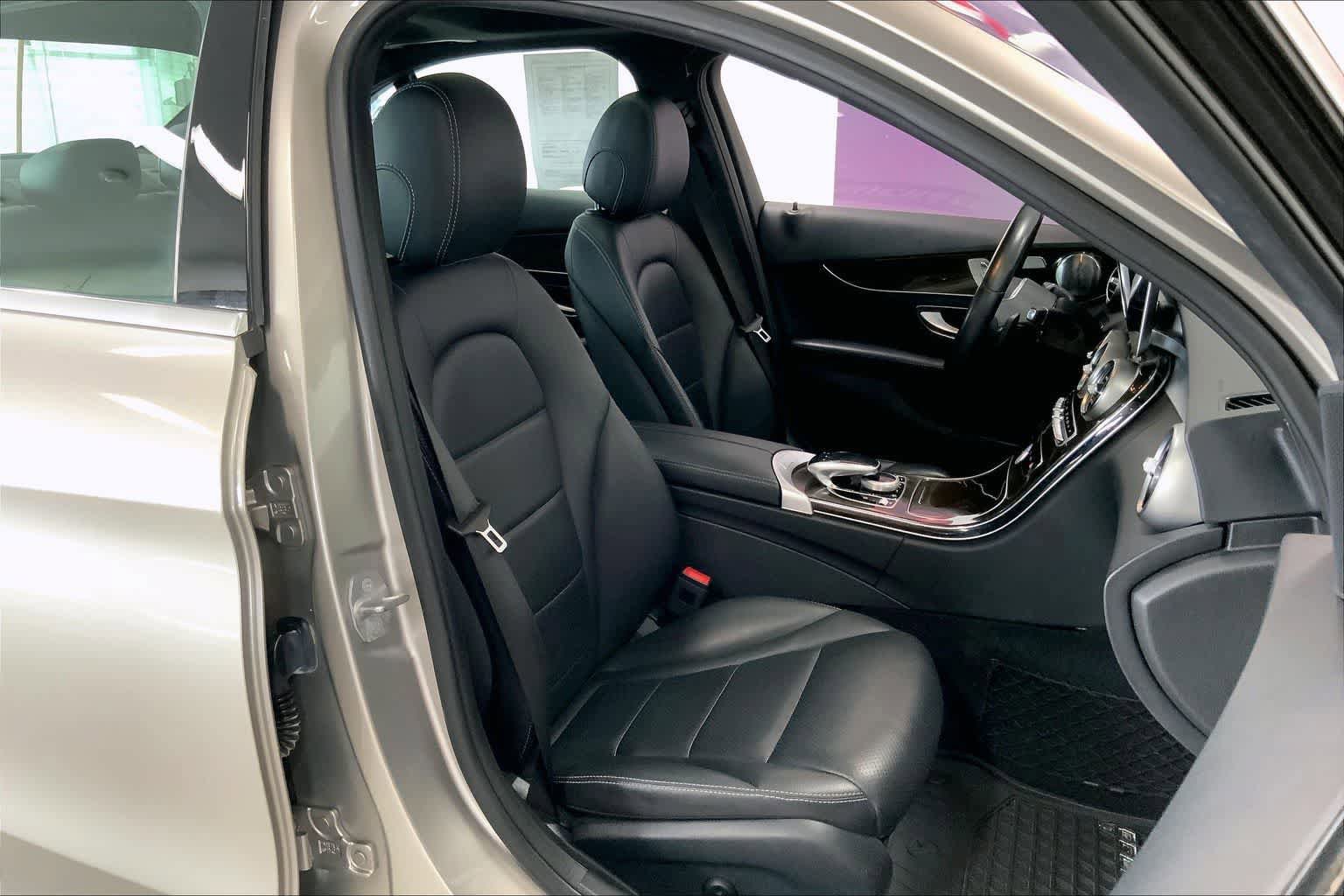 Used 2019 Mercedes-Benz C 300 4MATIC Sedan image 12