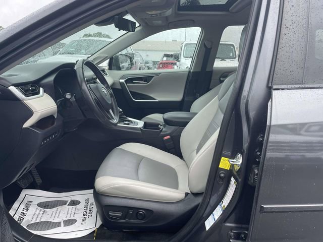 Used 2020 Toyota RAV4 Limited AWD/4WD image 16