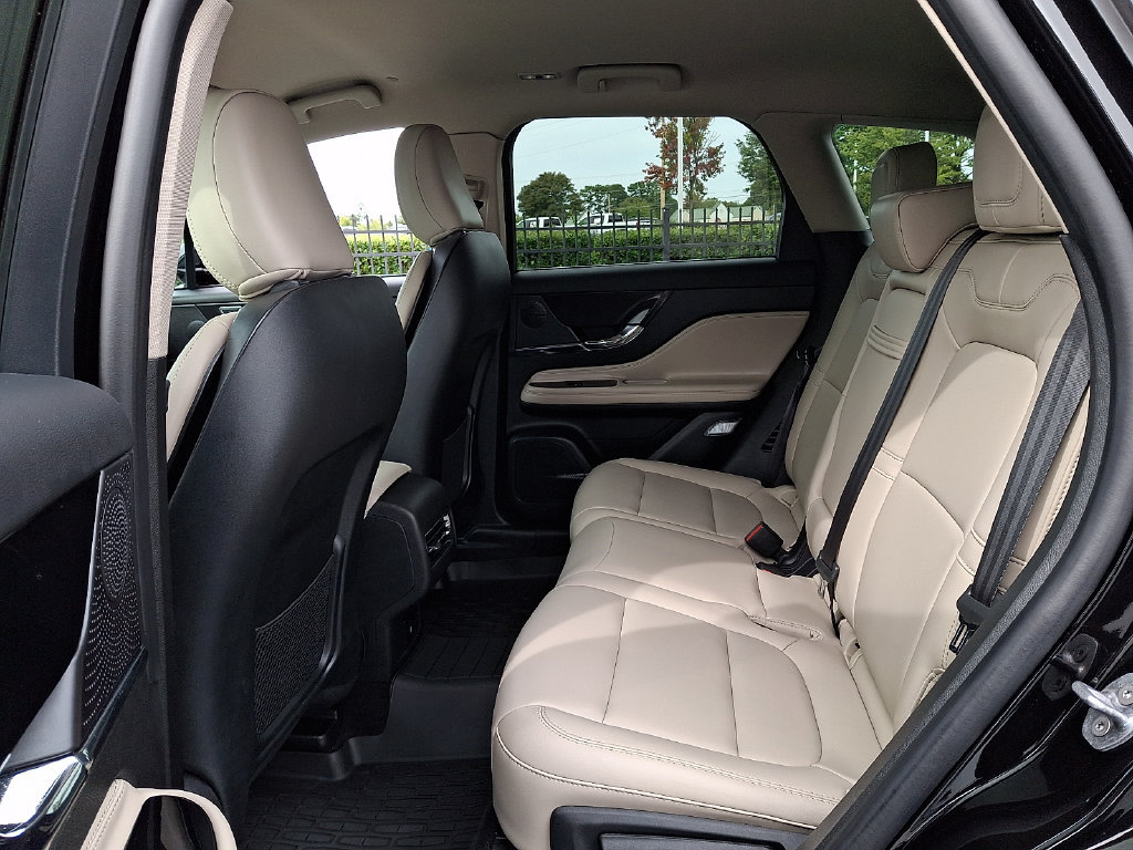 Used 2025 Lincoln Corsair FWD image 10