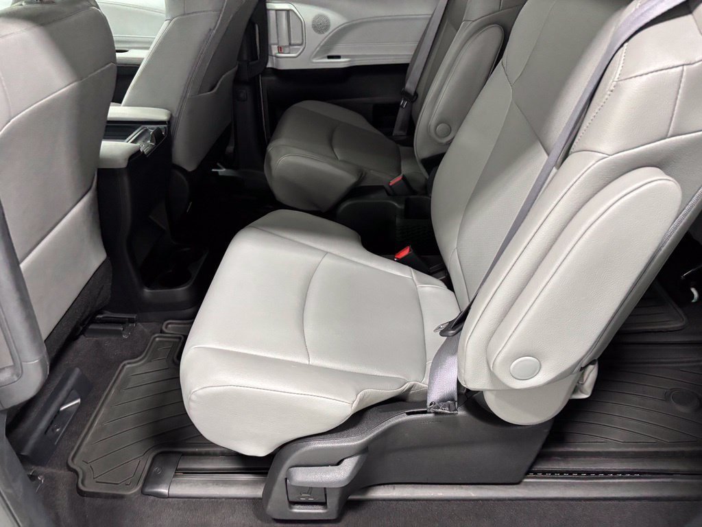 Used 2025 Toyota Sienna XLE AWD/4WD image 44