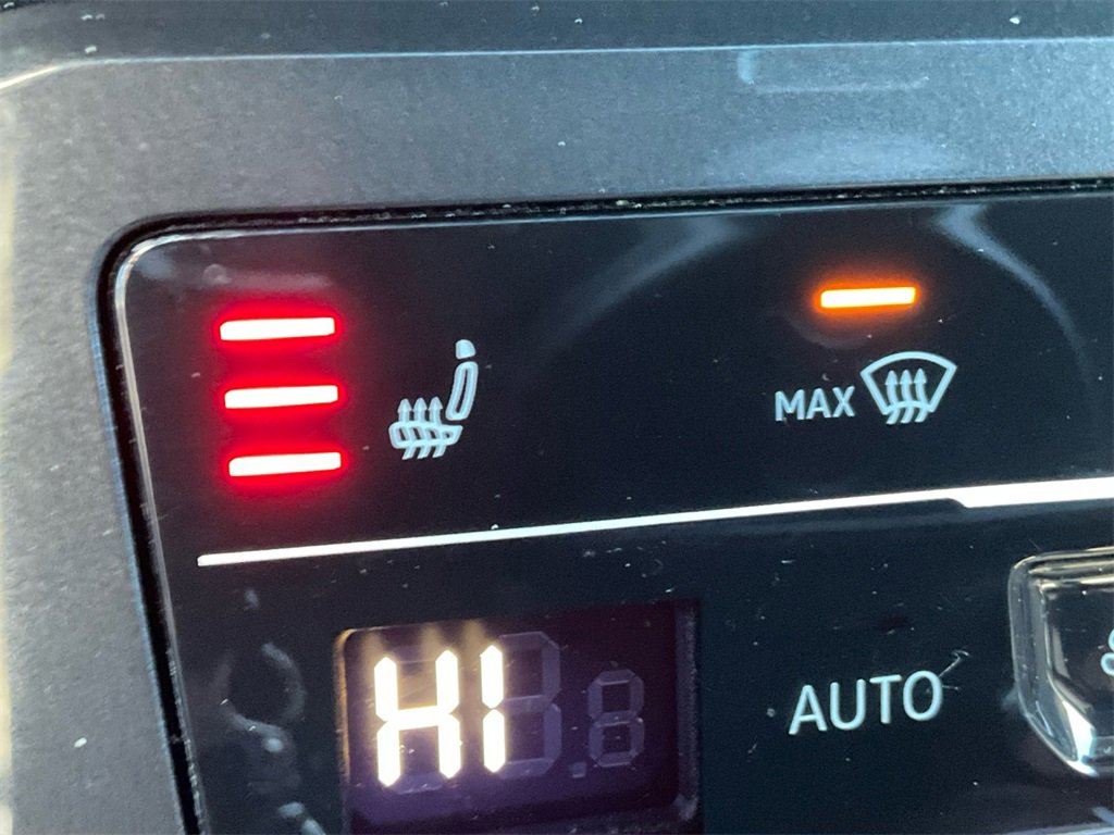 Used 2023 Volkswagen Tiguan SE R-Line image 23