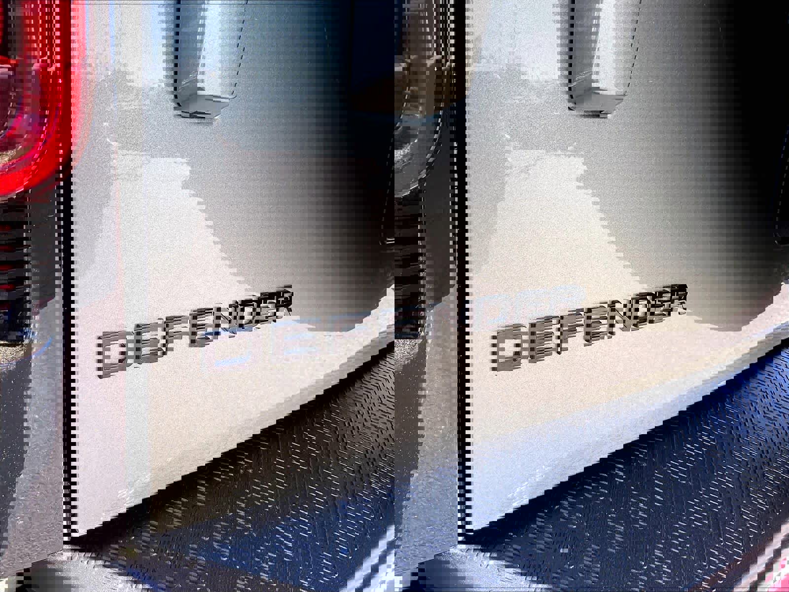 Used 2025 Land Rover Defender 110 X-Dynamic SE image 10