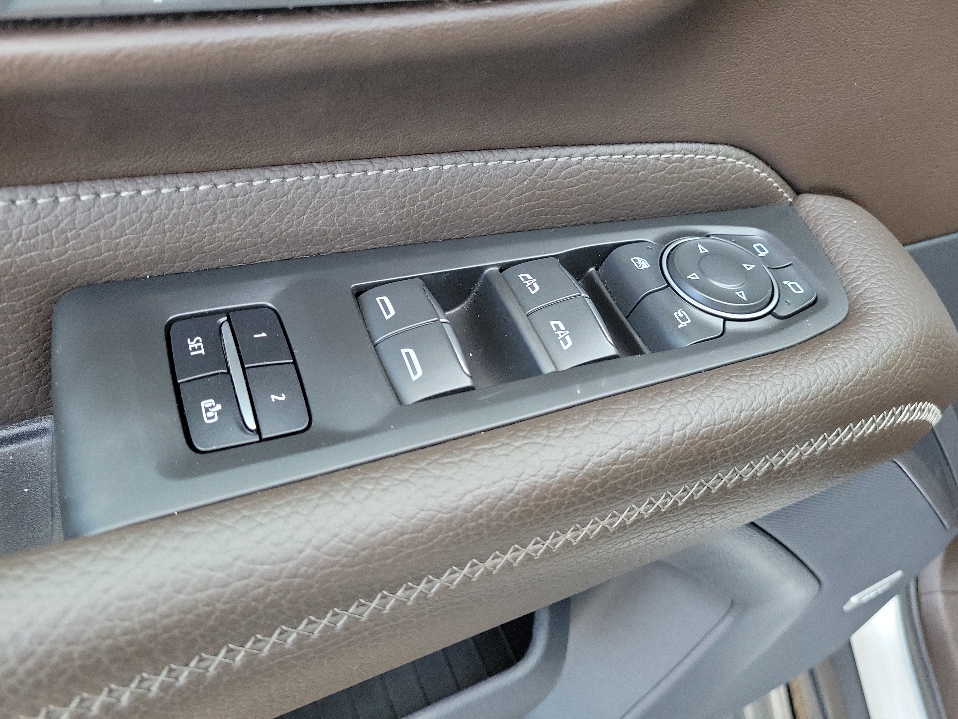 Used 2021 GMC Yukon Denali w/ Denali Premium Package image 18