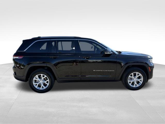 Used 2023 Jeep Grand Cherokee Limited w/ Trailer Tow Prep Group (B) AWD/4WD image 9