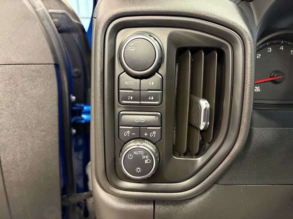 Used 2022 Chevrolet Silverado 1500 Custom Trail Boss w/ LPO, Dark Essentials Package AWD/4WD image 7