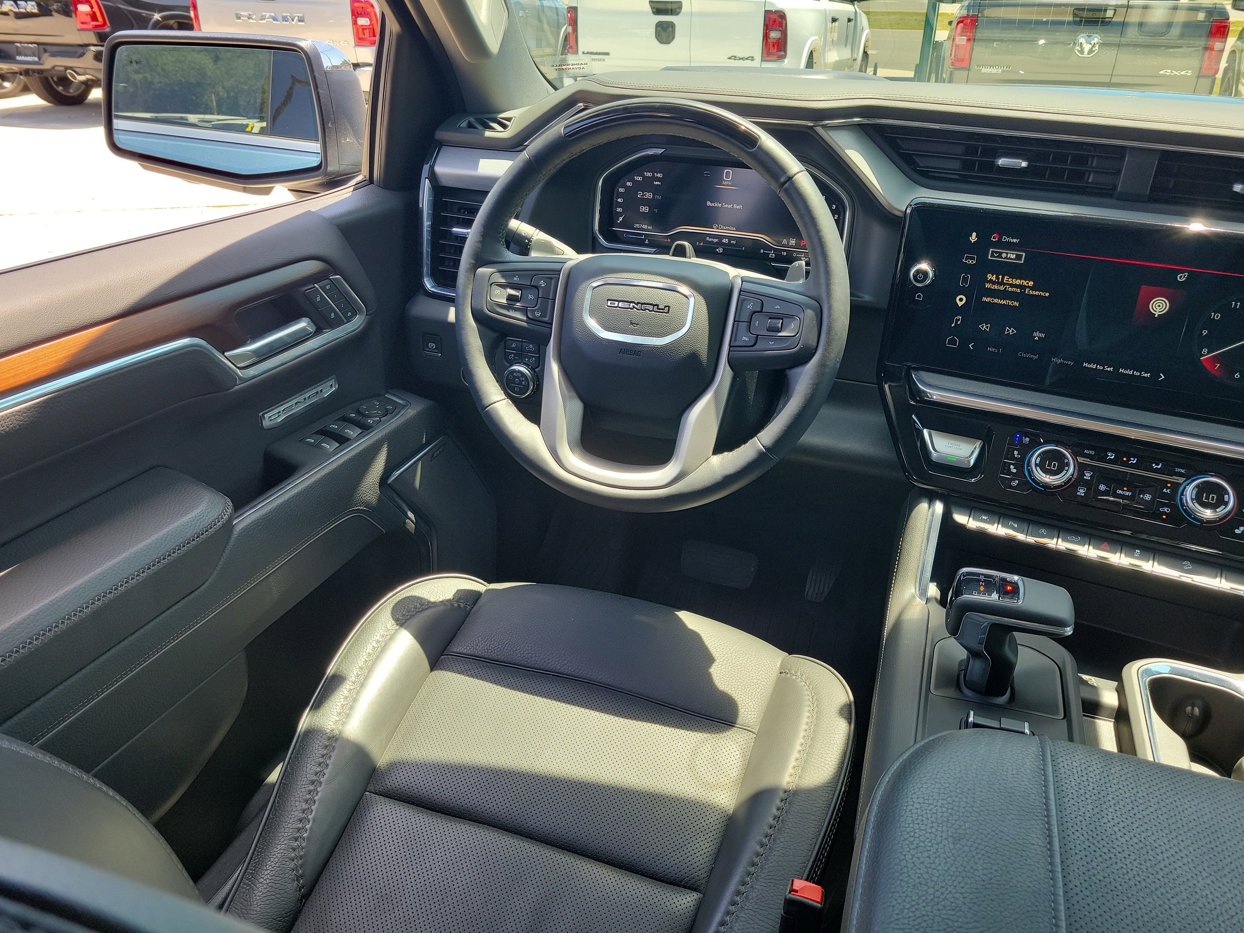 Used 2025 GMC Sierra 1500 Denali AWD/4WD image 16