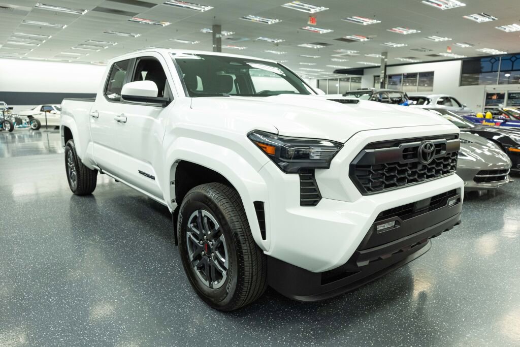 Used 2024 Toyota Tacoma TRD Sport image 3
