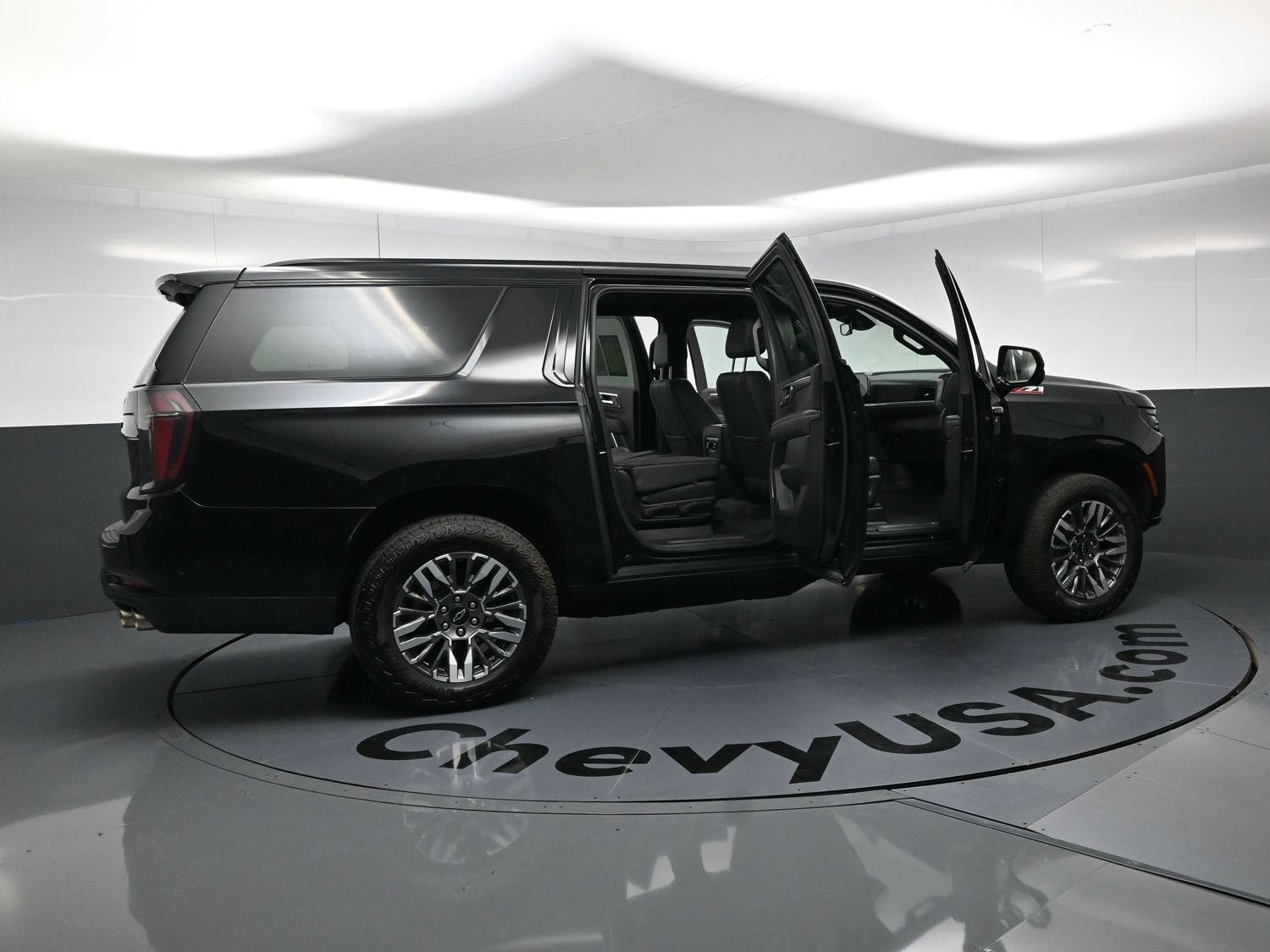 Used 2025 Chevrolet Suburban Z71 AWD/4WD image 25