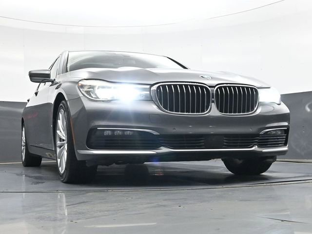 Used 2016 BMW 740i image 43