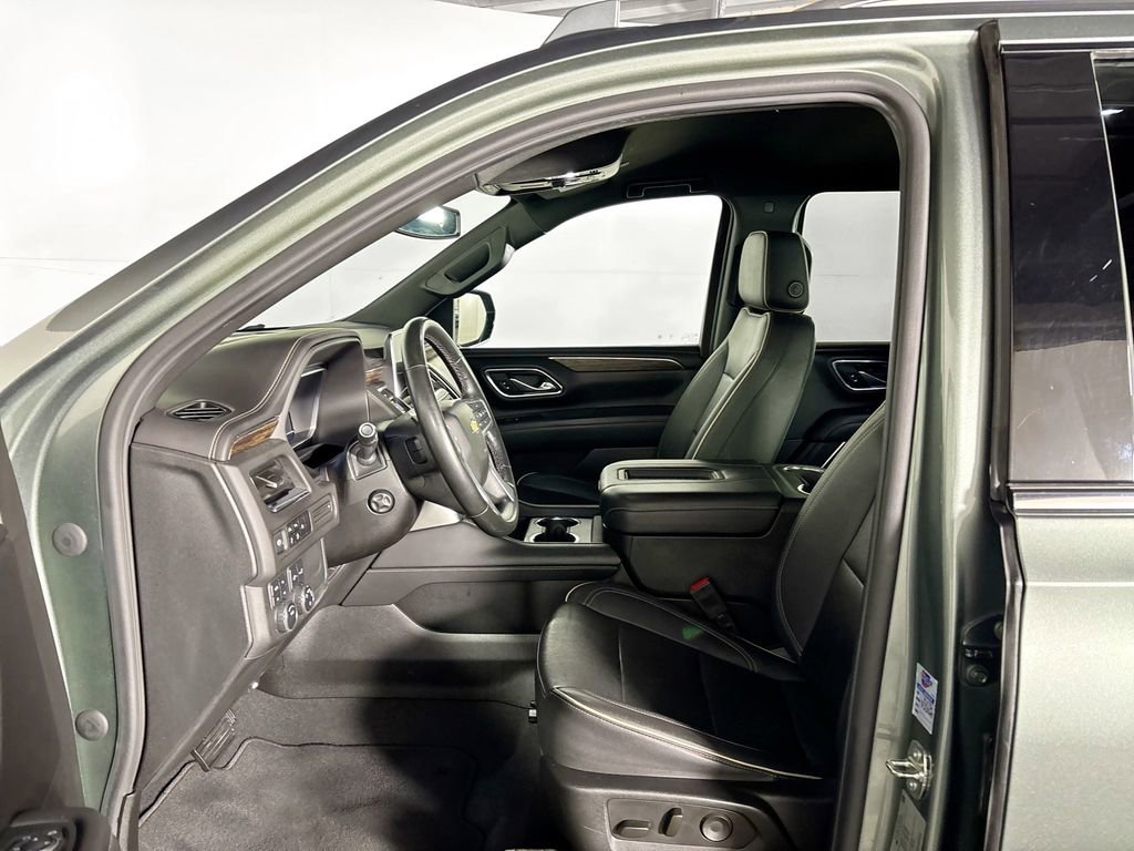 Used 2023 Chevrolet Suburban Premier image 11