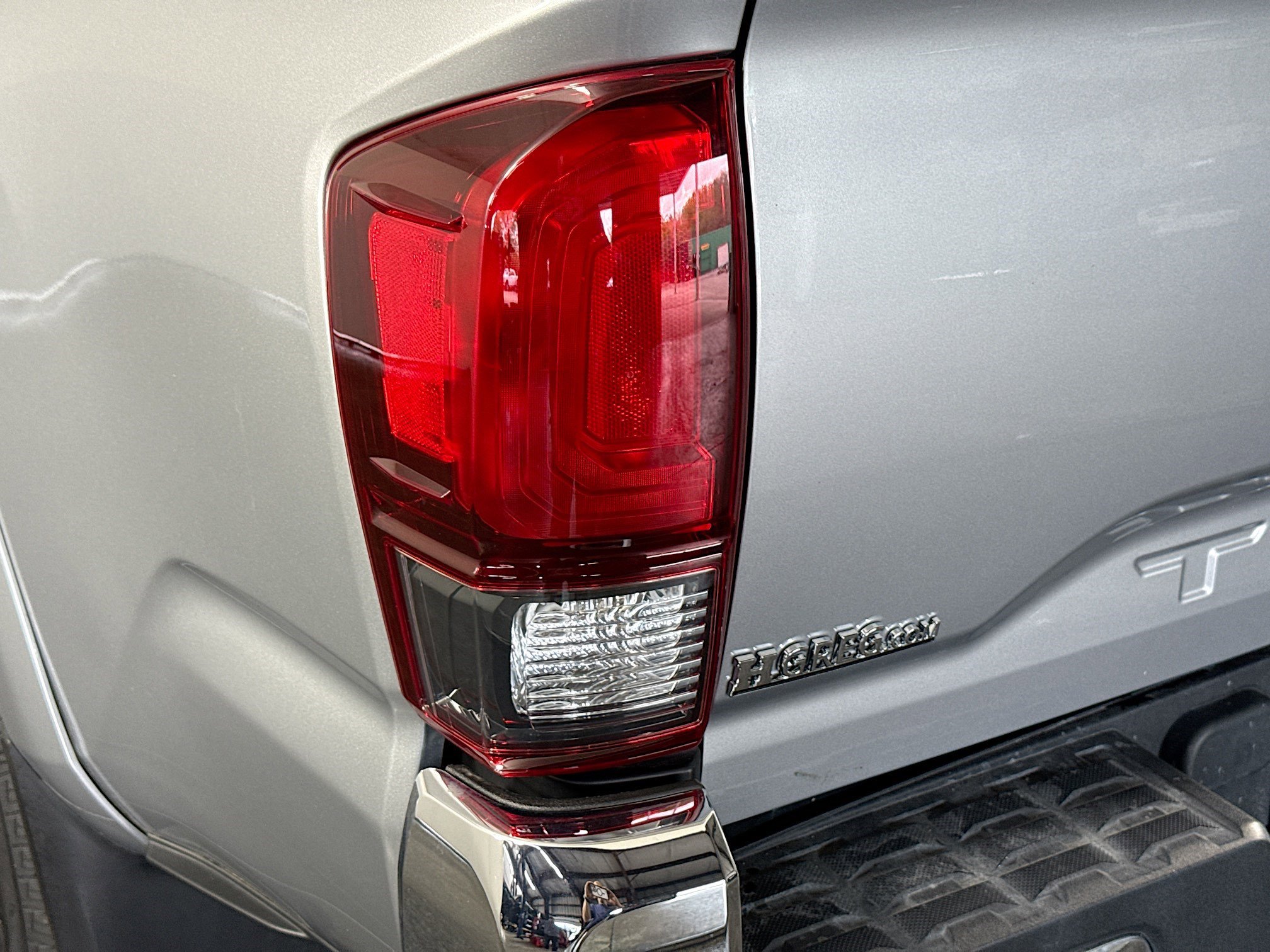 Used 2018 Toyota Tacoma SR5 w/ SR5 Appearance Package (SM) image 35