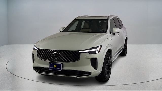 New 2026 Volvo XC90 T8 Plus w/ Protection Package Premier AWD/4WD image 2