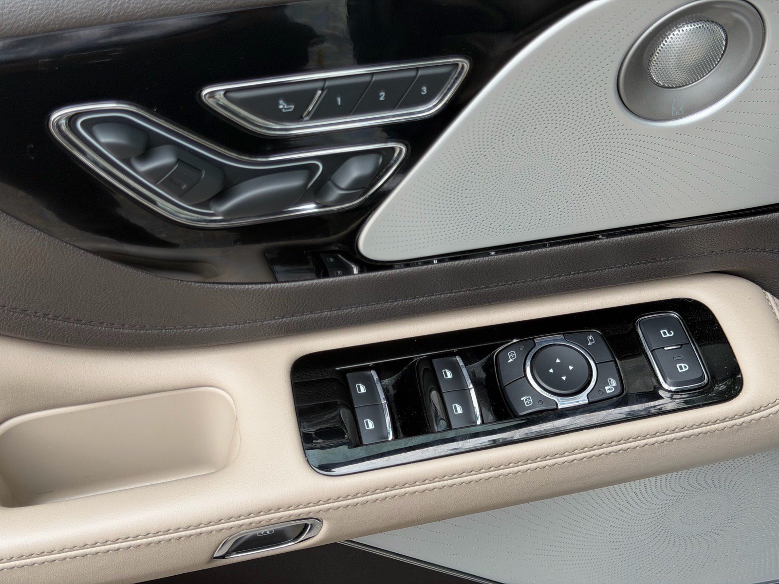 Certified 2022 Lincoln Aviator Reserve w/ Equipment Group 201A AWD/4WD image 26
