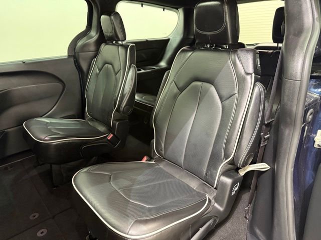 Used 2025 Chrysler Pacifica Limited FWD image 29