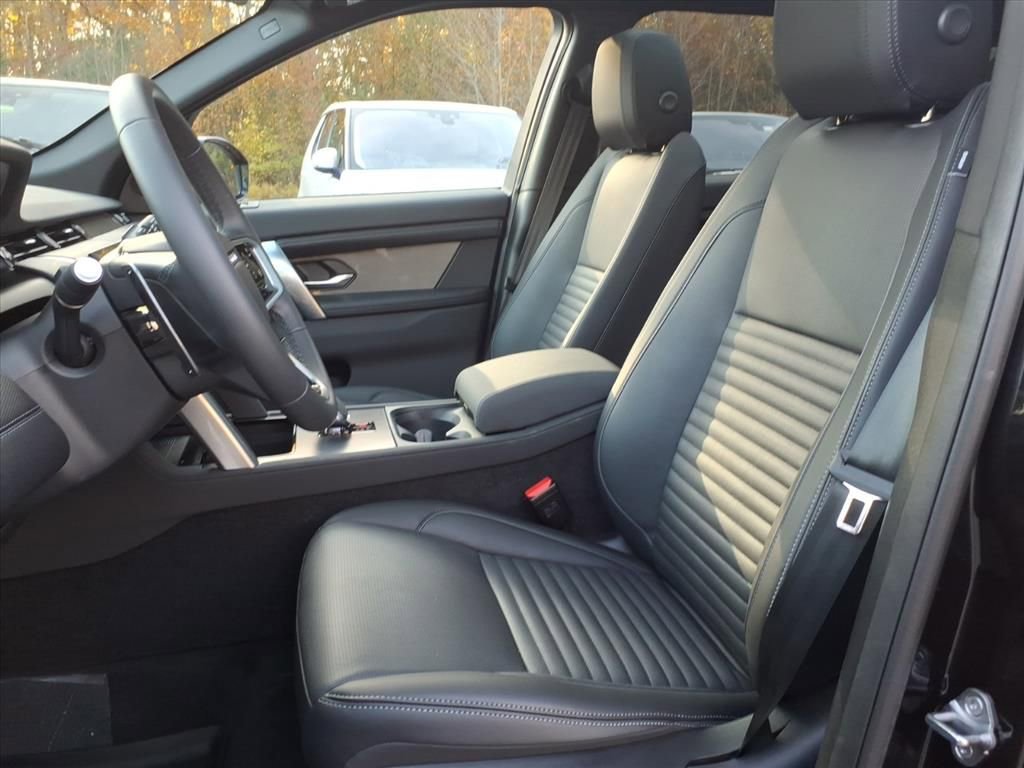 New 2025 Land Rover Discovery Sport Dynamic SE image 13