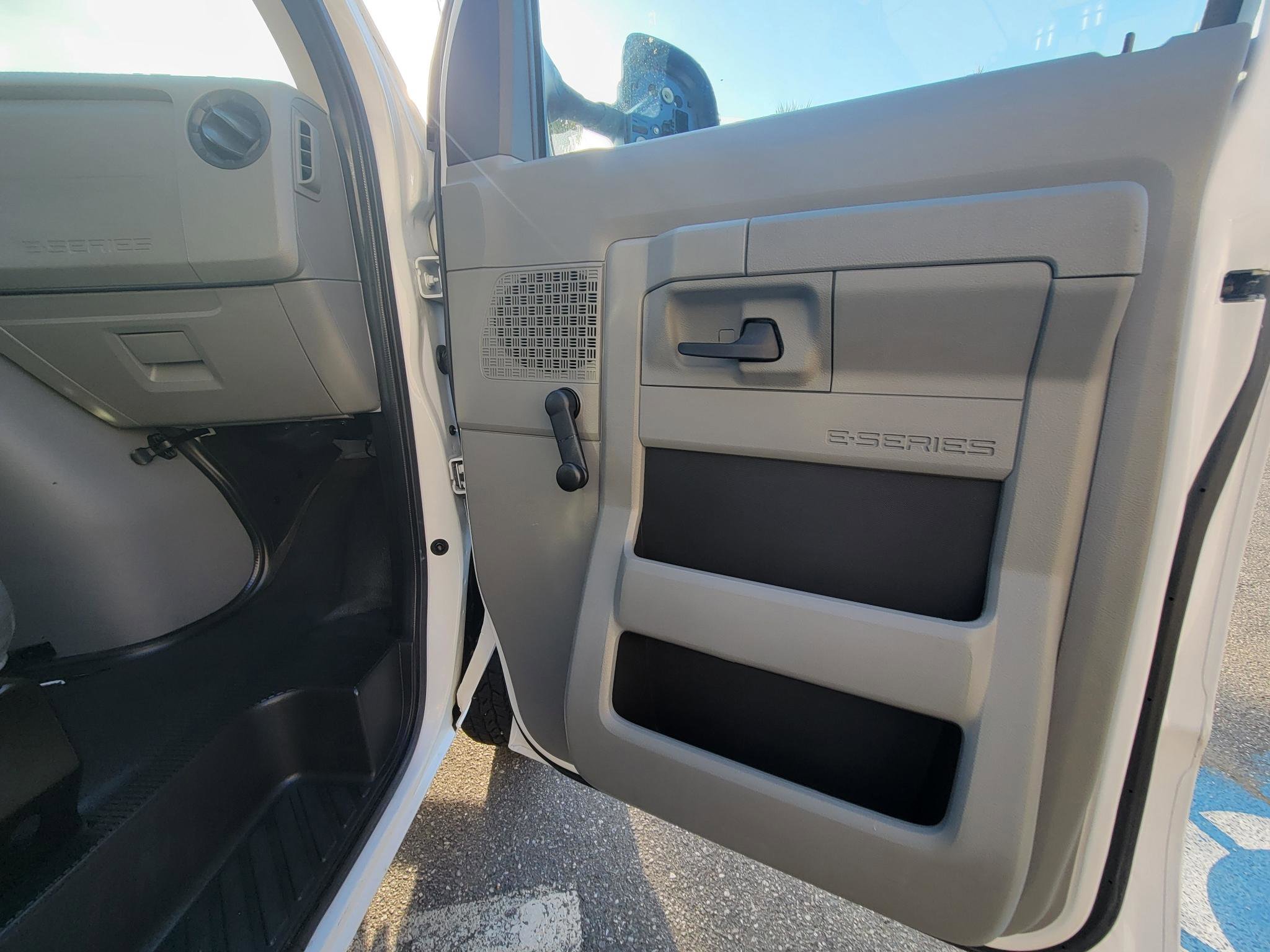 Used 2014 Ford E-150 and Econoline 150 RWD image 35