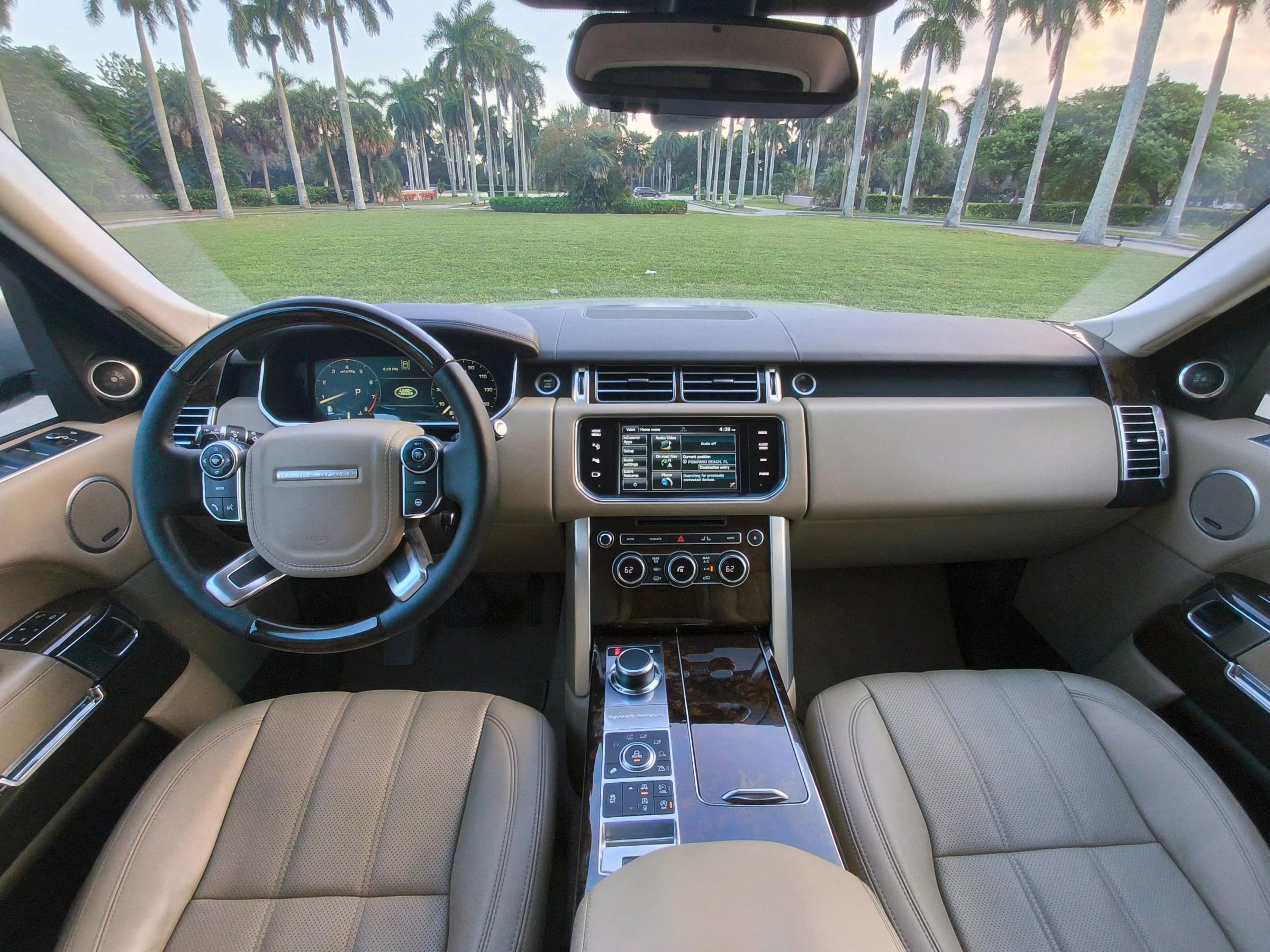 Used 2015 Land Rover Range Rover HSE image 8