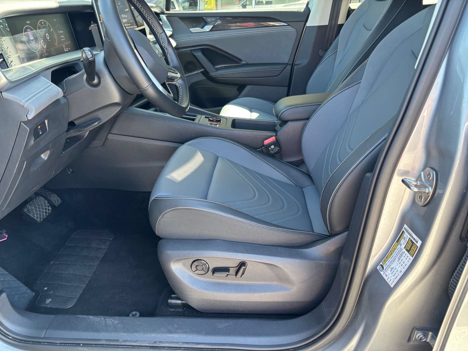 Used 2026 Volkswagen Tiguan SE AWD/4WD image 27