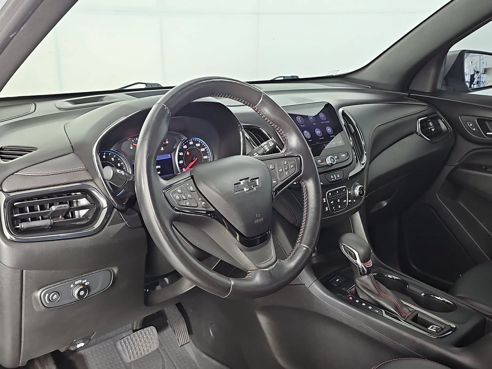 Used 2022 Chevrolet Equinox RS w/ RS Leather Package AWD/4WD image 16