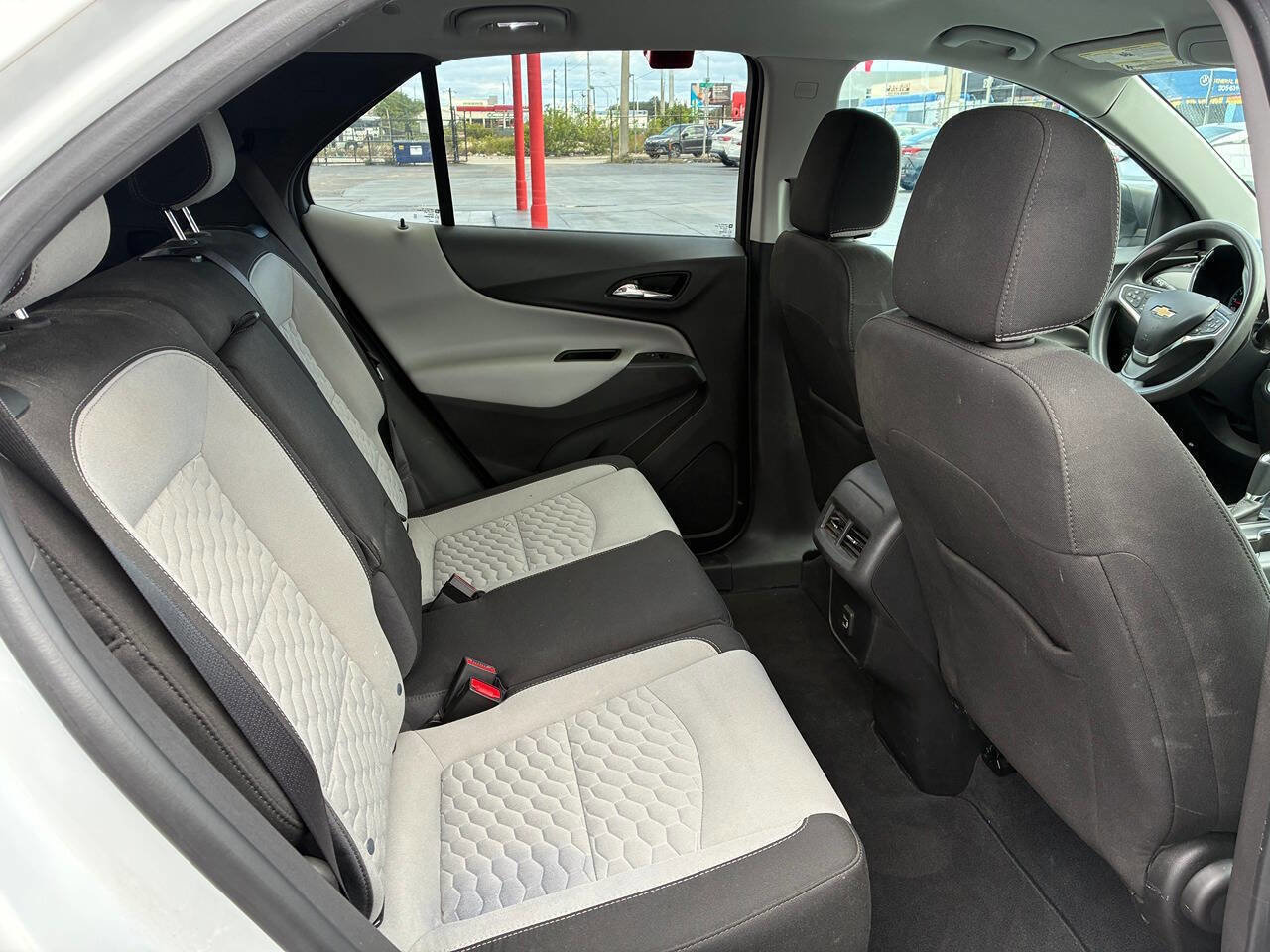 Used 2021 Chevrolet Equinox LS w/ LS Convenience Package image 4