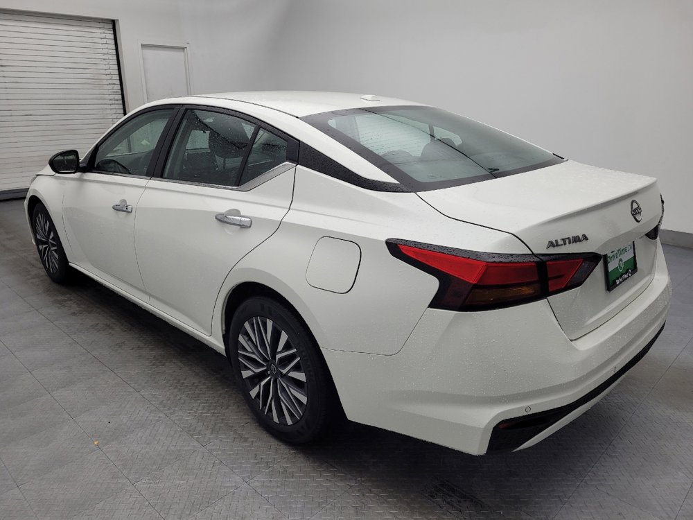 Used 2024 Nissan Altima 2.5 SV image 3