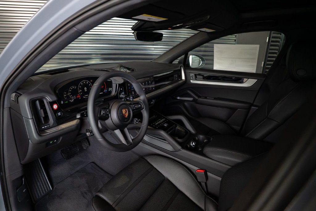 New 2026 Porsche Cayenne Coupe AWD/4WD image 4