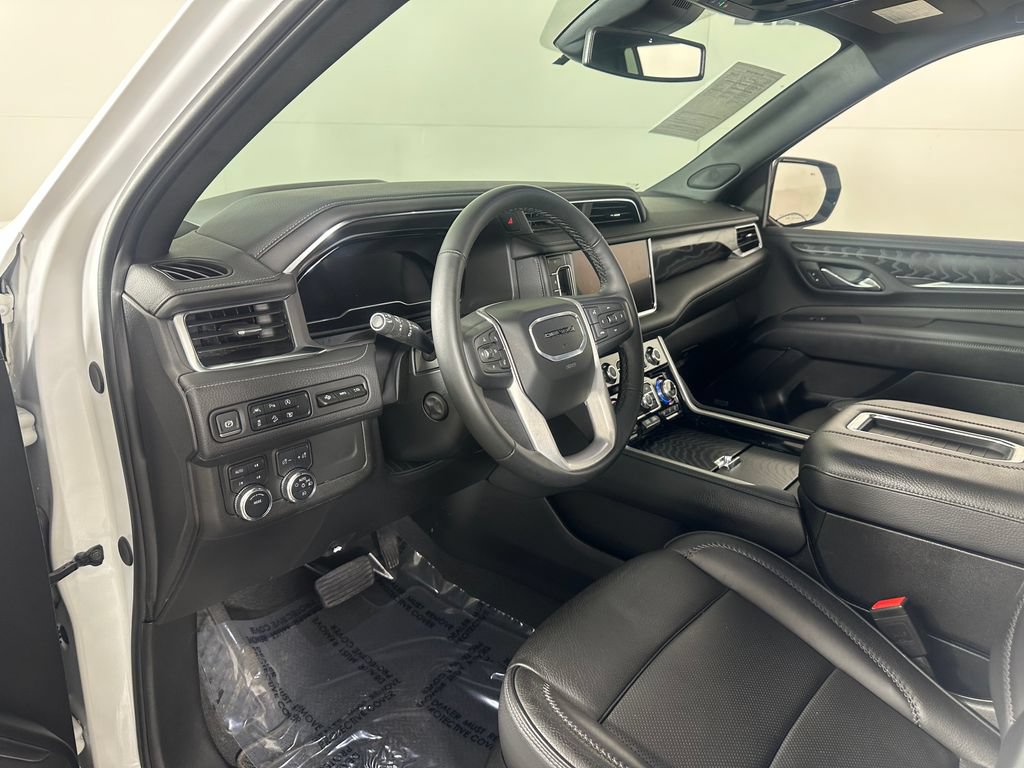 Used 2024 GMC Yukon XL Denali AWD/4WD image 16