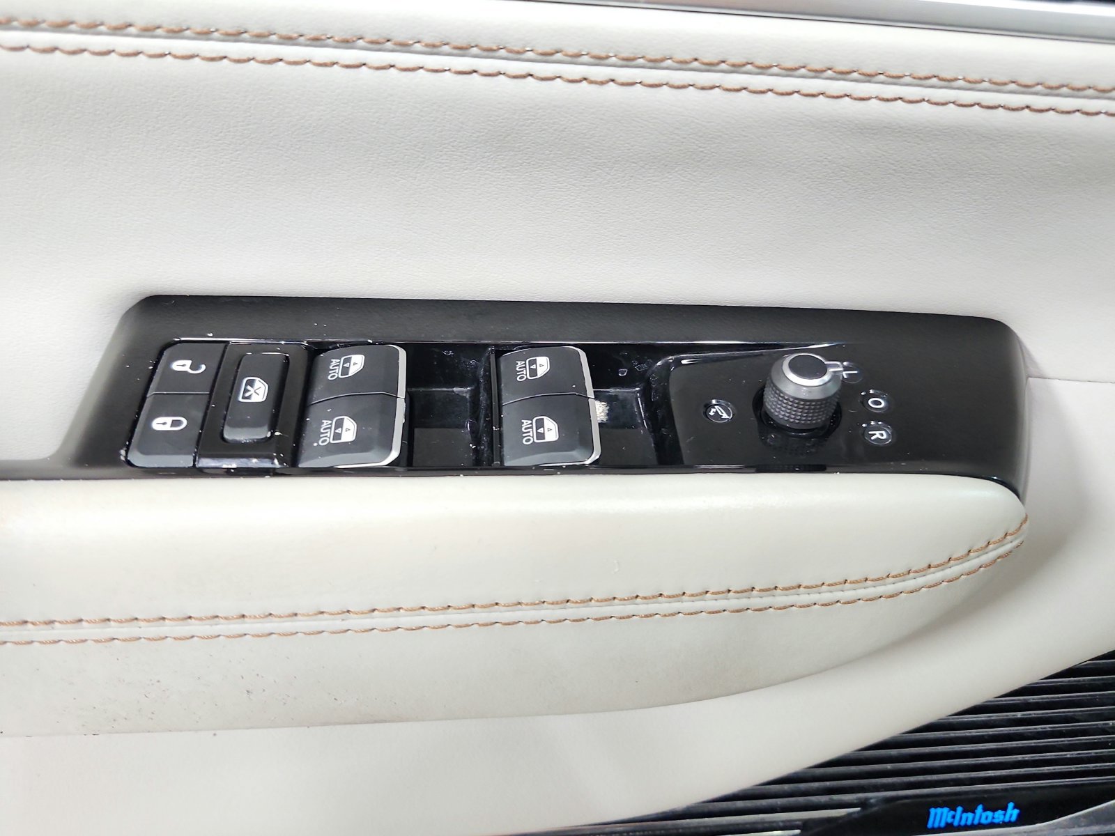 Used 2023 Jeep Grand Wagoneer L Series II w/ Convenience Group III AWD/4WD image 41