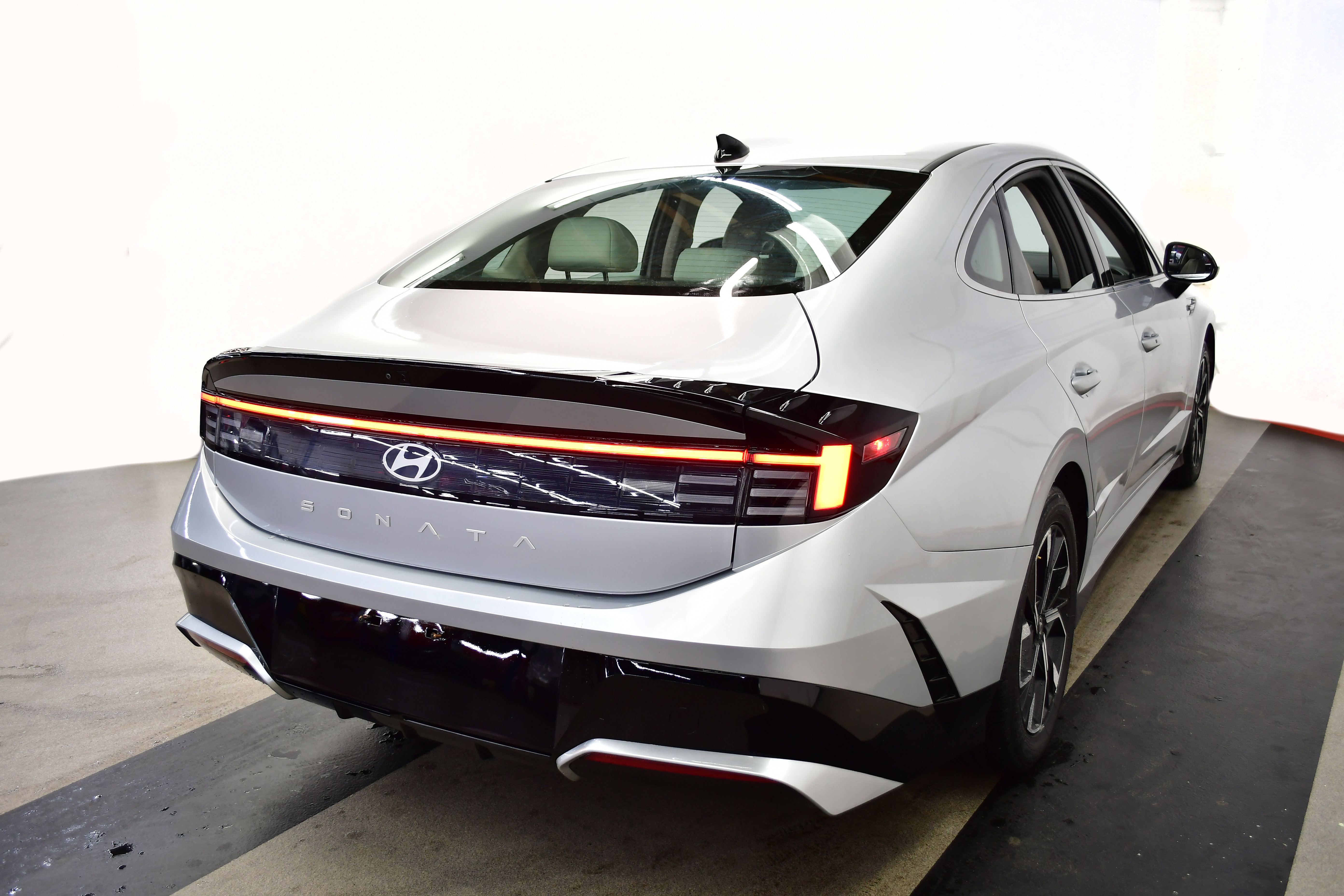 Used 2025 Hyundai Sonata SEL FWD image 7