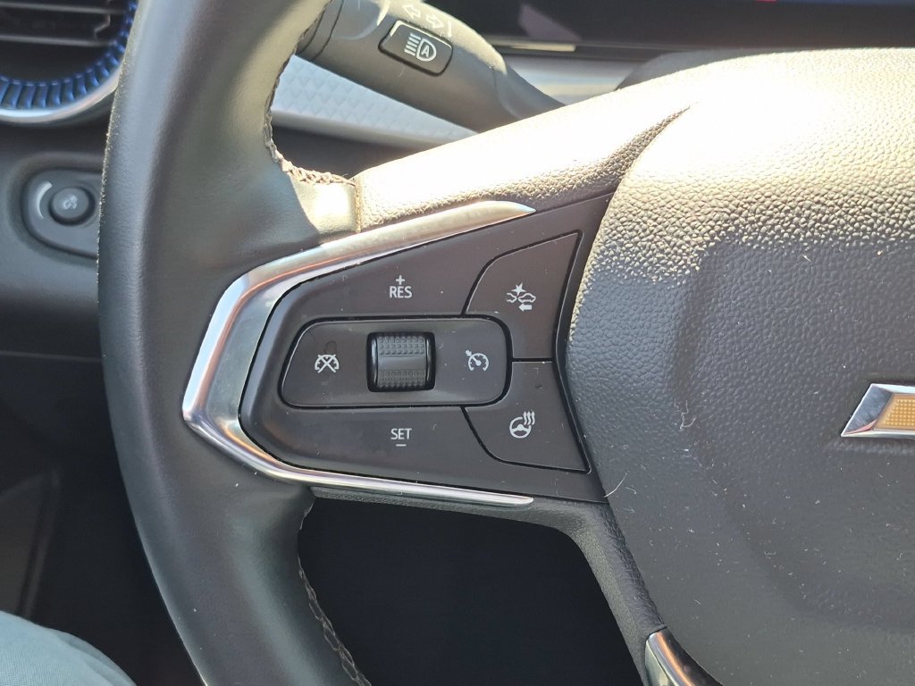 Used 2025 Chevrolet Trax LT FWD image 21