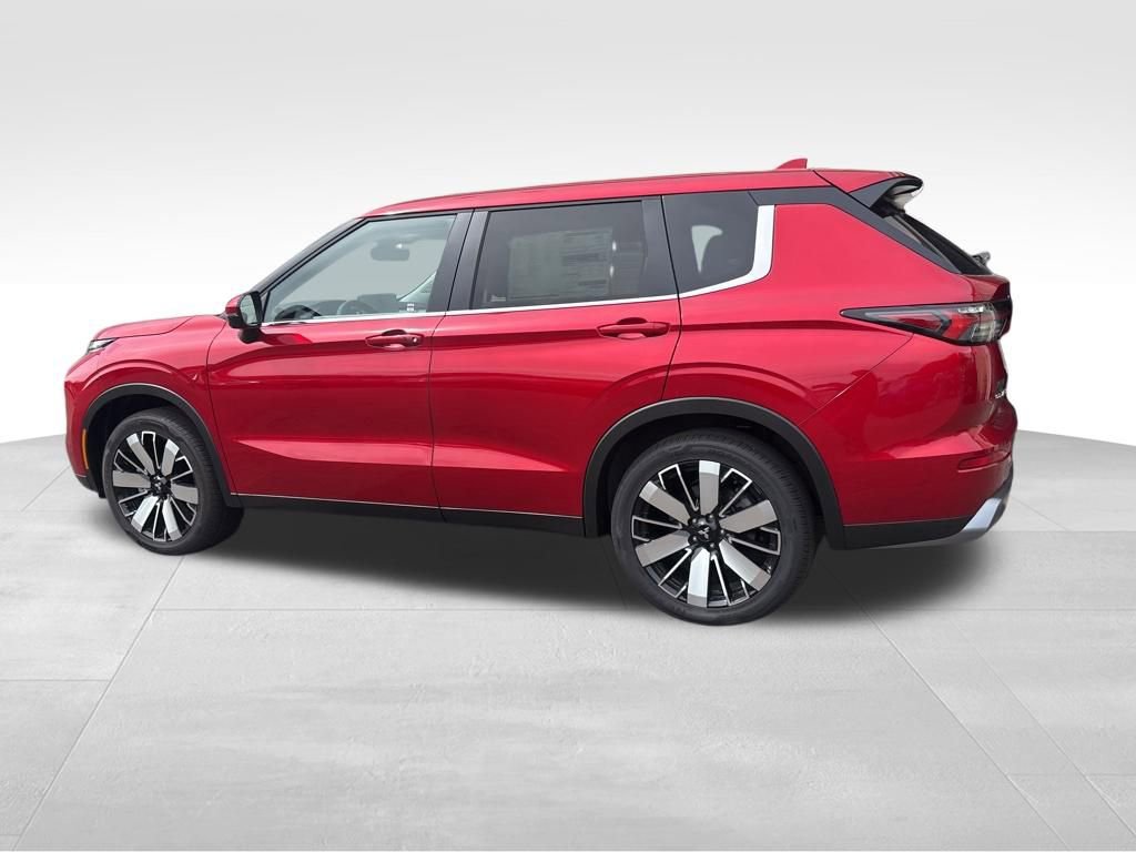 Used 2025 Mitsubishi Outlander SE FWD image 12