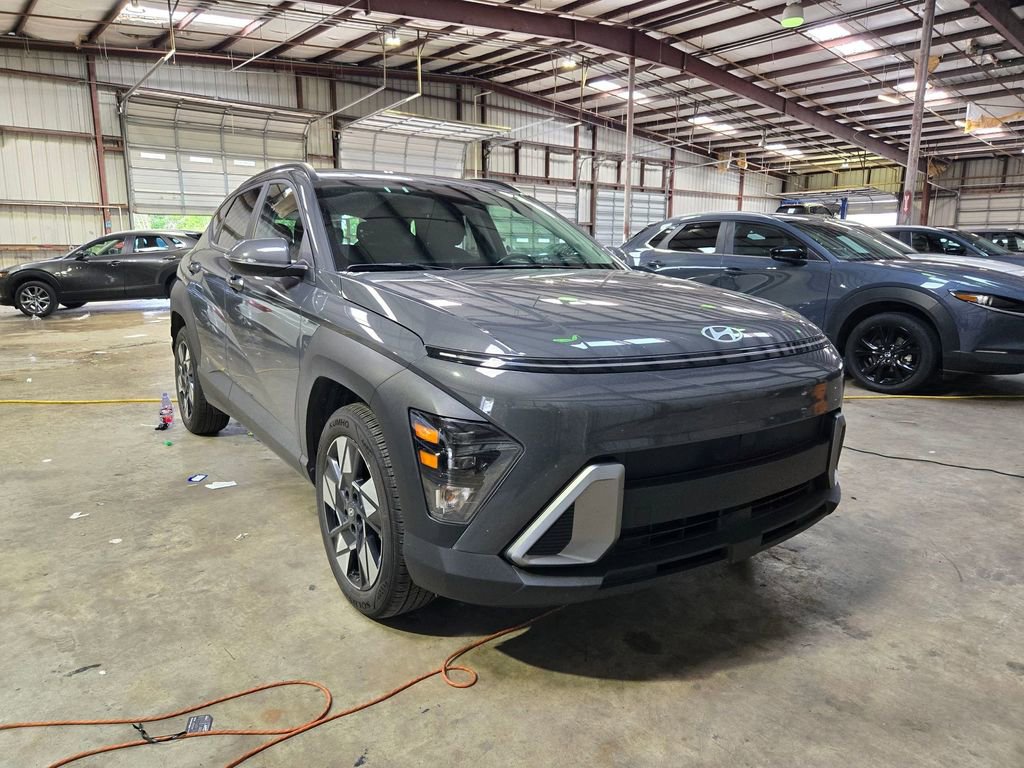 Used 2025 Hyundai Kona SEL FWD image 2
