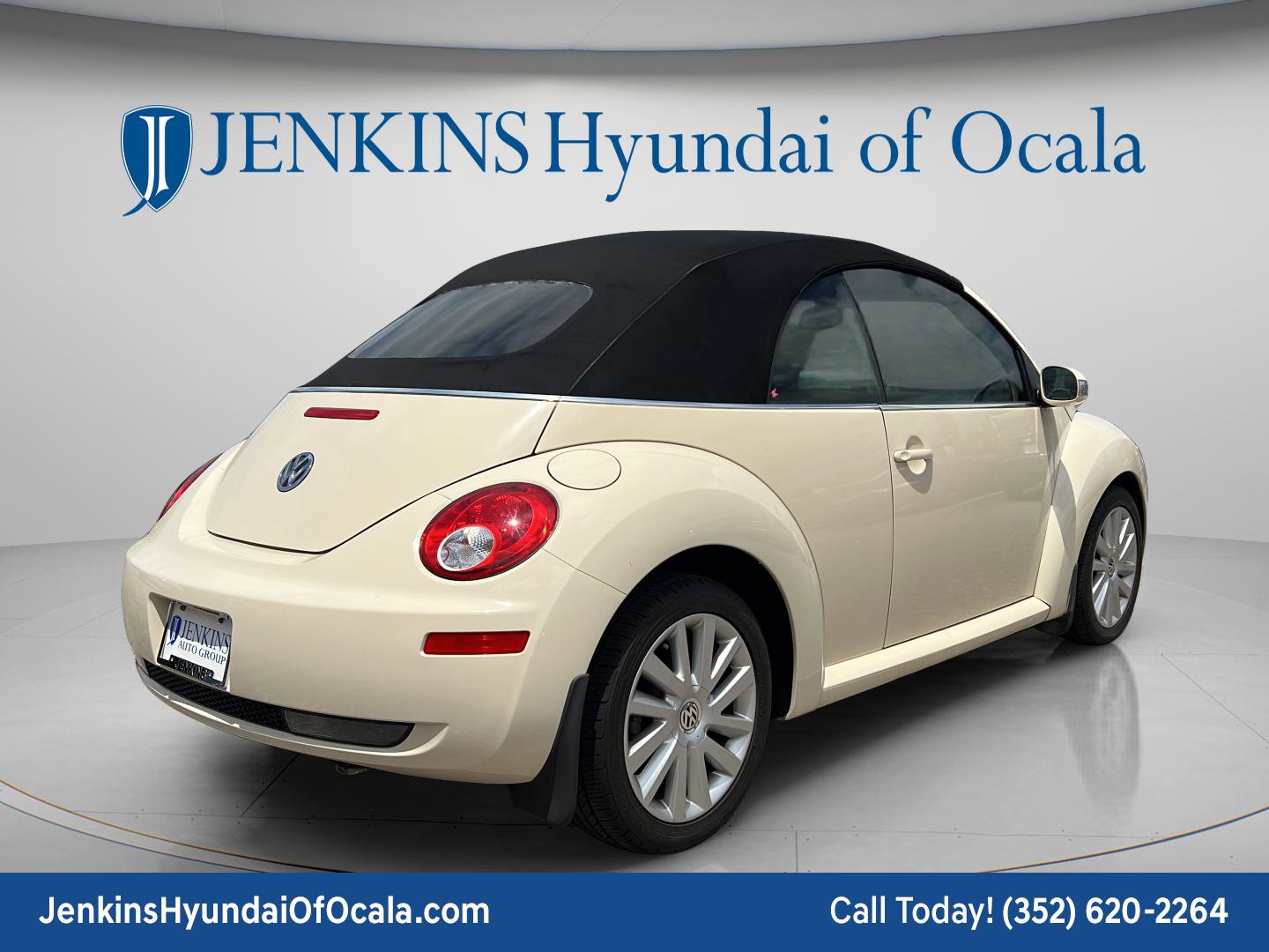 Used 2008 Volkswagen Beetle SE FWD image 3