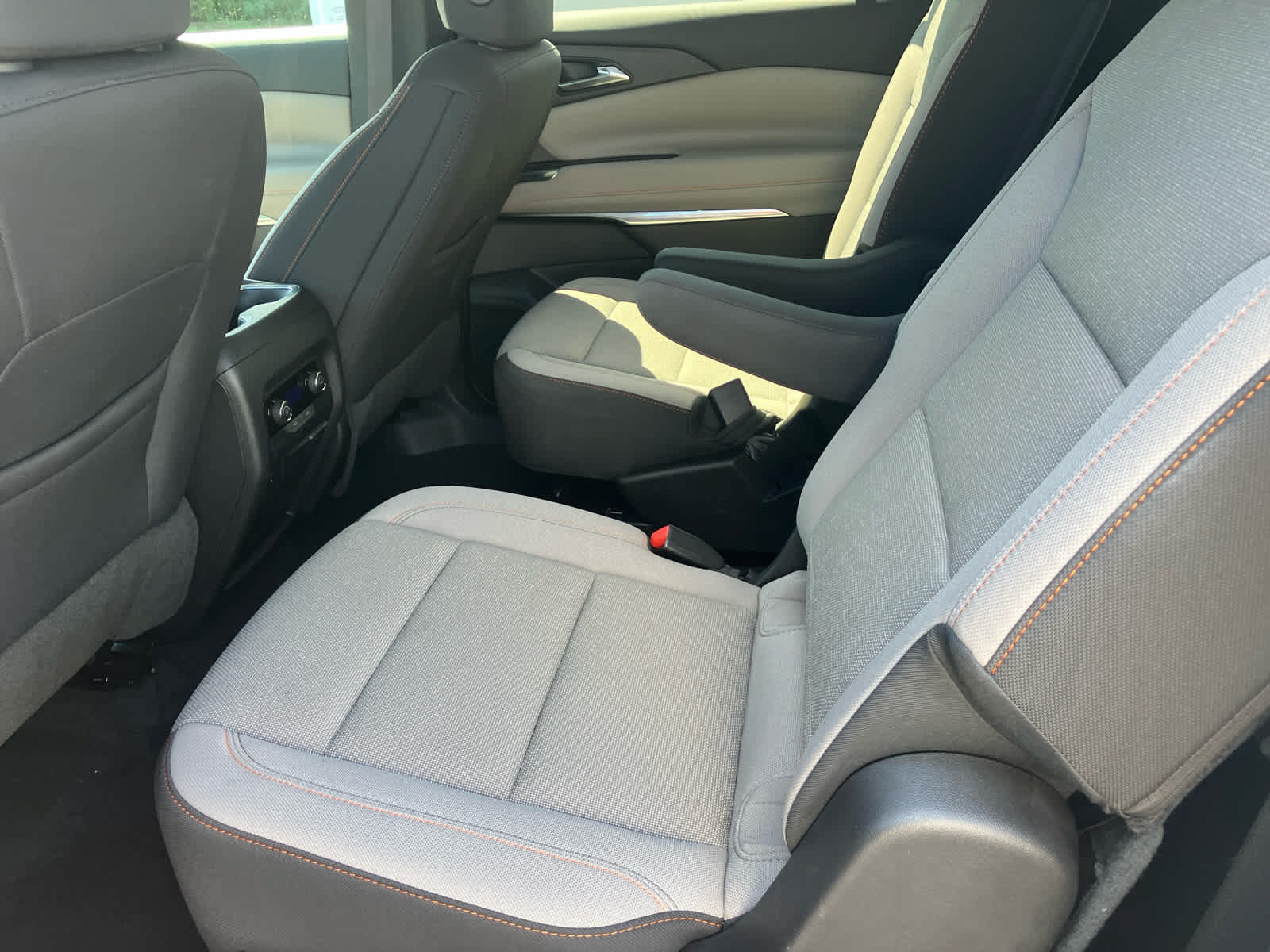 Used 2025 Chevrolet Traverse LT w/ Midnight/Sport Edition FWD image 9