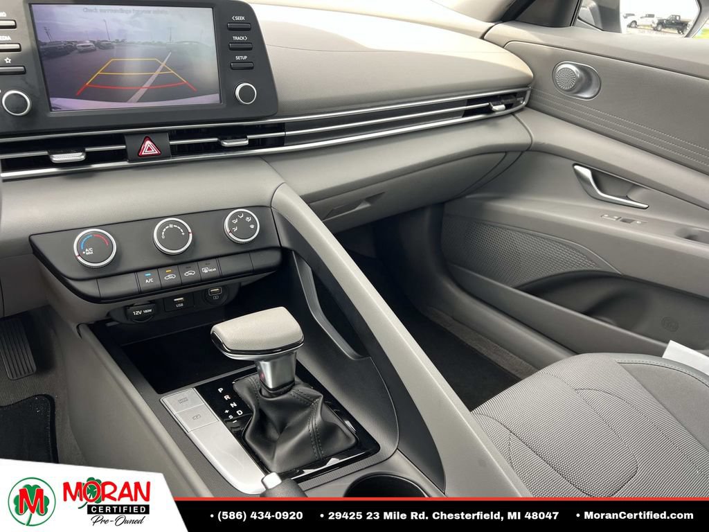 Used 2021 Hyundai Elantra SE FWD image 25