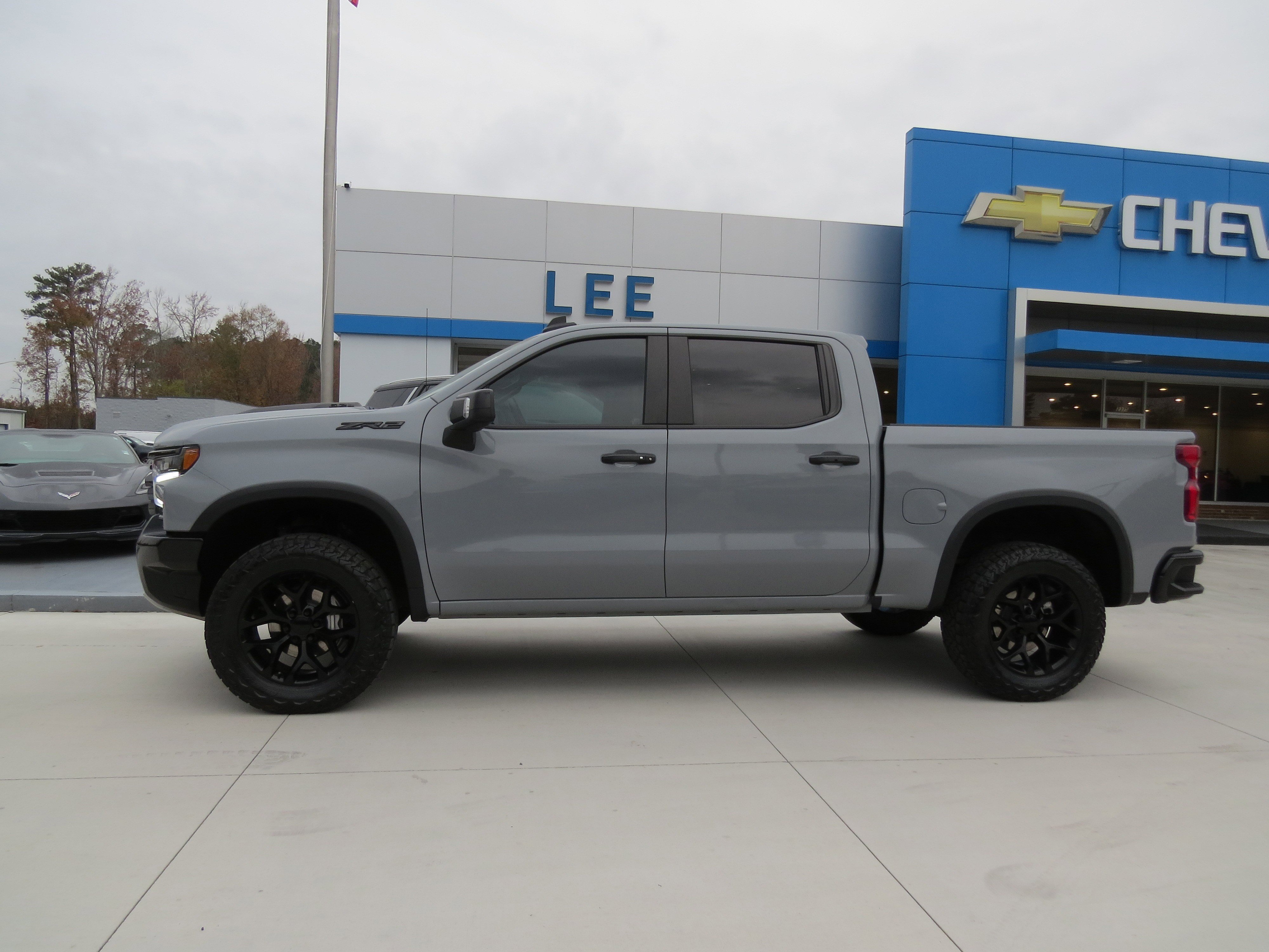 Used 2024 Chevrolet Silverado 1500 ZR2 w/ Technology Package AWD/4WD image 2
