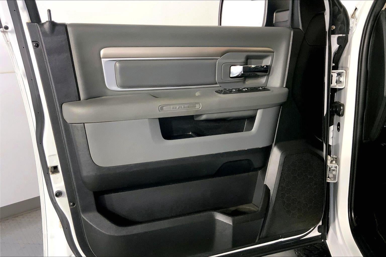 Used 2016 RAM 1500 Classic SLT AWD/4WD image 23
