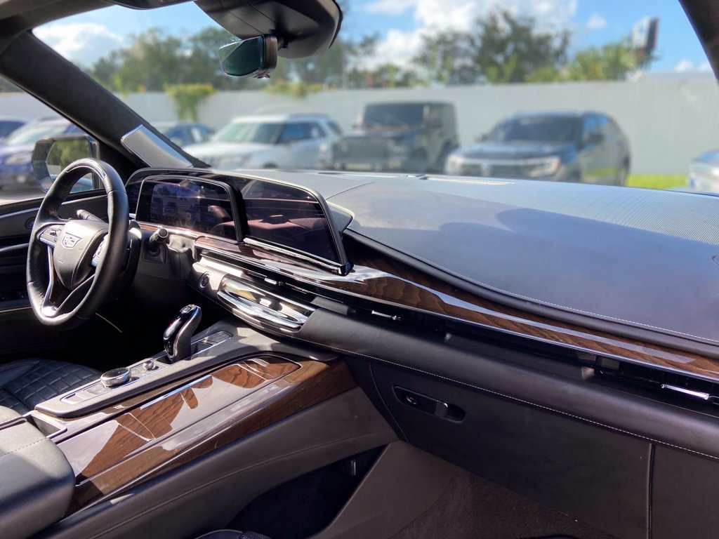 Used 2023 Cadillac Escalade Sport Platinum w/ LPO, ONYX Package AWD/4WD image 18