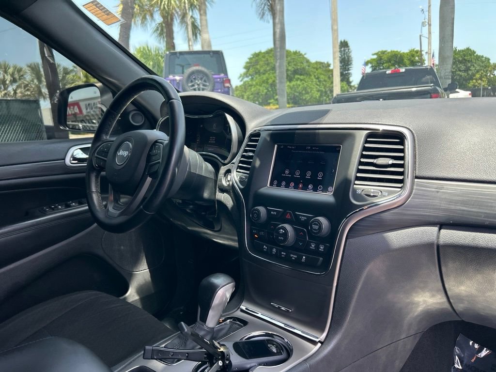 Used 2021 Jeep Grand Cherokee Laredo RWD image 24