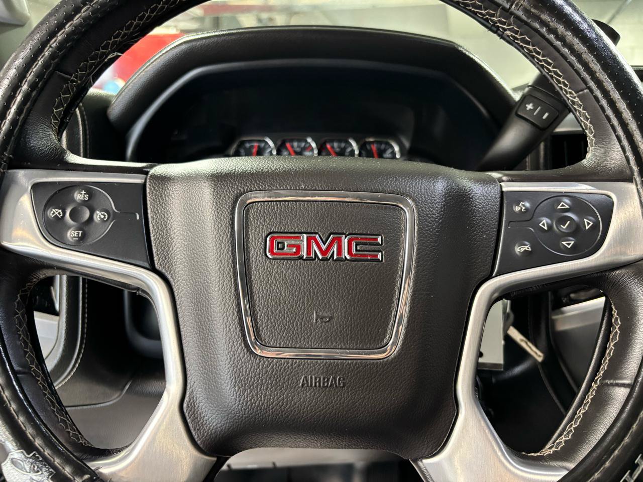 Used 2015 GMC Sierra 2500 SLE w/ SLE Preferred Package AWD/4WD image 27