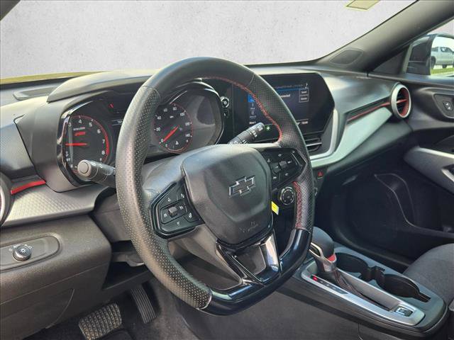 Used 2025 Chevrolet Trax RS w/ Sunroof Package FWD image 10