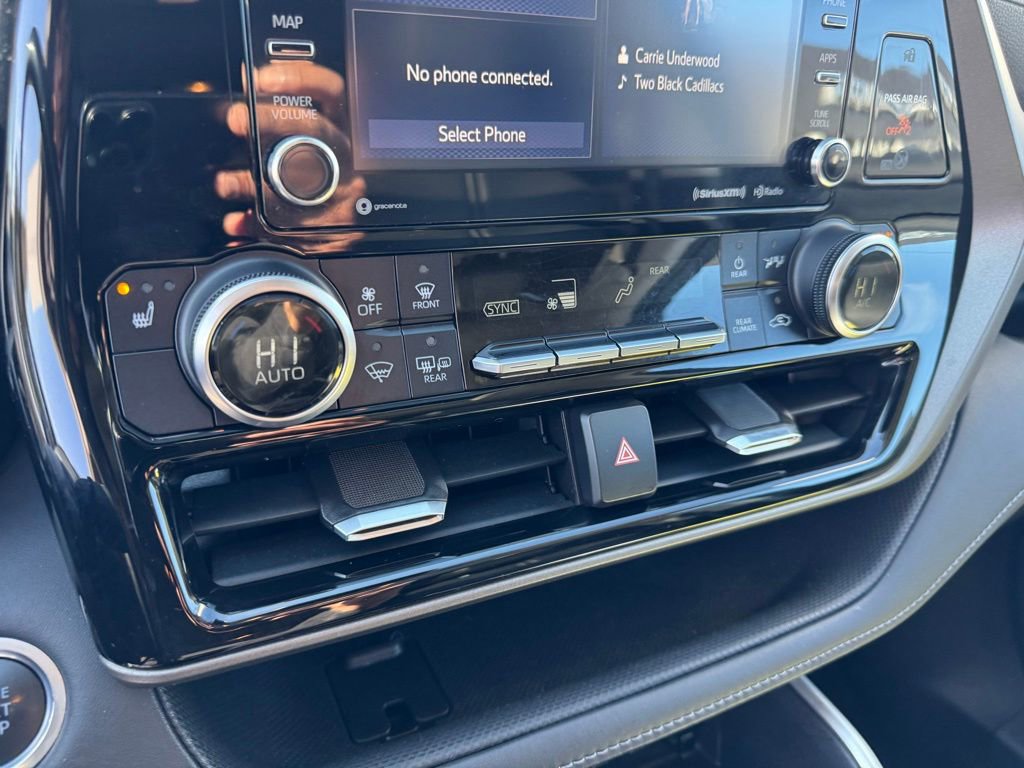 Used 2020 Toyota Highlander XLE AWD/4WD image 26